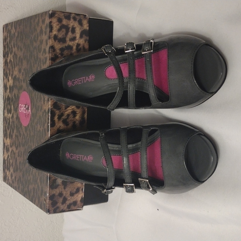 𝅺gretta Patton peep toe pumps gray size 7 New